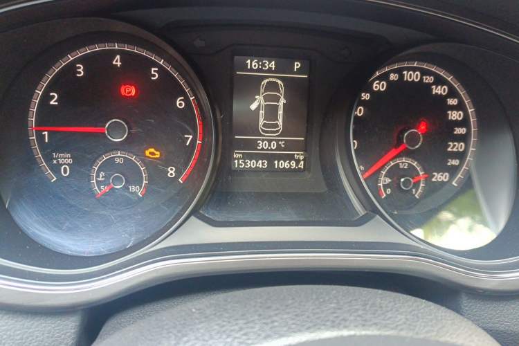 Used Volkswagen Passat 2016 330TSI DSG Luxury Edition Odometer Close Up