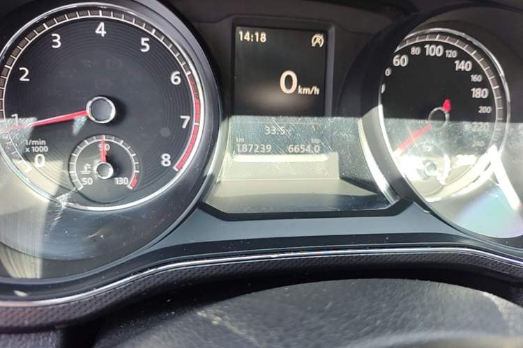 Used Volkswagen Passat 2016 330TSI DSG Prestige Edition Odometer Close Up