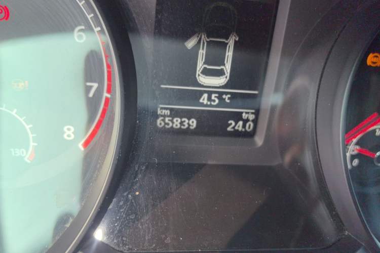 Used Volkswagen Passat 2016 330TSI DSG Luxury Edition Odometer Close Up