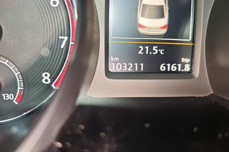 Used Volkswagen Passat 2016 330TSI DSG Prestige Edition Odometer Close Up