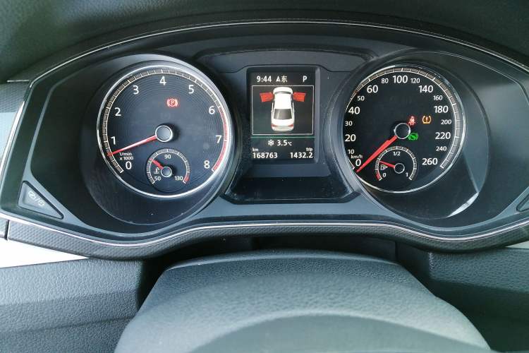 Used Volkswagen Passat 2016 330TSI DSG Prestige Edition Odometer Close Up