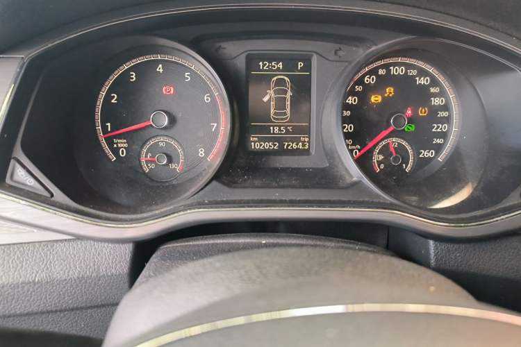 Used Volkswagen Passat 2016 330TSI DSG Luxury Edition Odometer Close Up