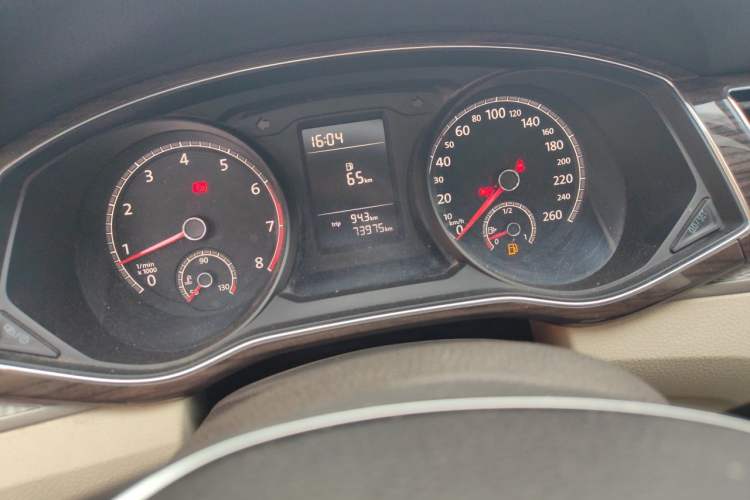 Used Volkswagen Passat 2016 280TSI Manual Luxury Edition Odometer Close Up