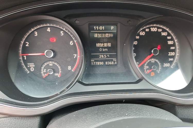 Used Volkswagen Passat 2016 330TSI DSG Luxury Edition Odometer Close Up