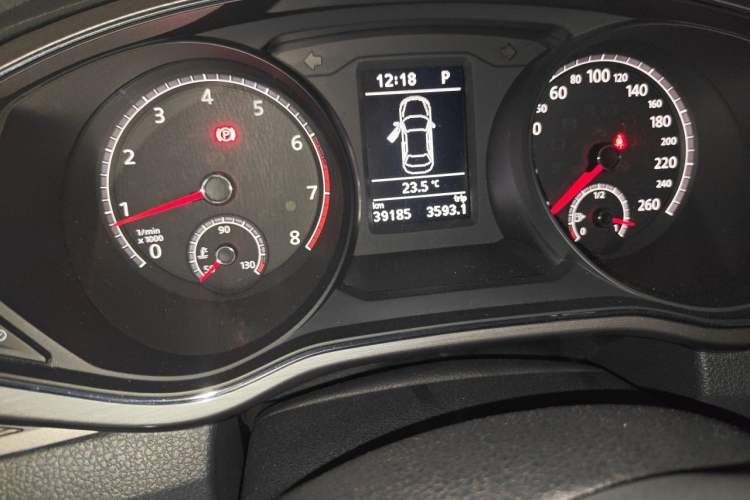 Used Volkswagen Passat 2016 330TSI DSG Luxury Edition Odometer Close Up
