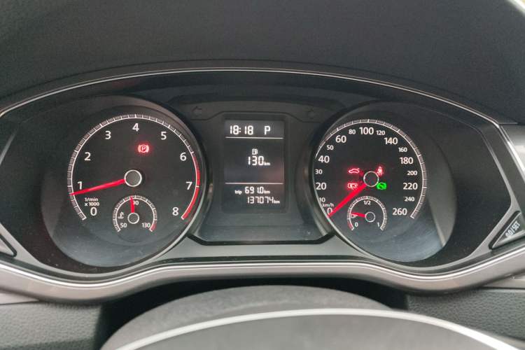 Used Volkswagen Passat 2016 330TSI DSG Luxury Edition Odometer Close Up
