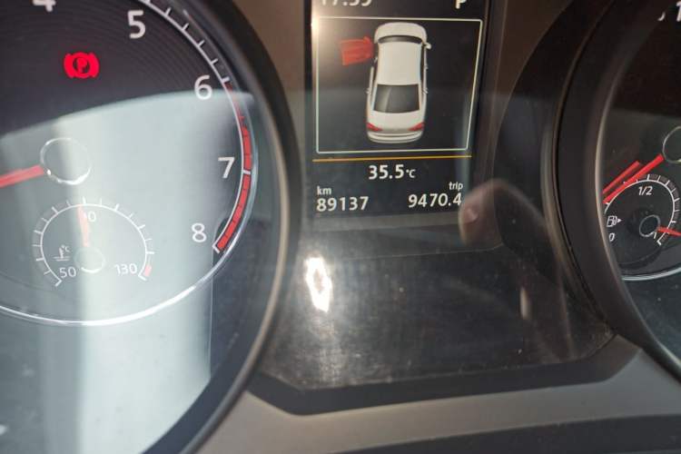 Used Volkswagen Passat 2016 330TSI DSG Prestige Edition Odometer Close Up