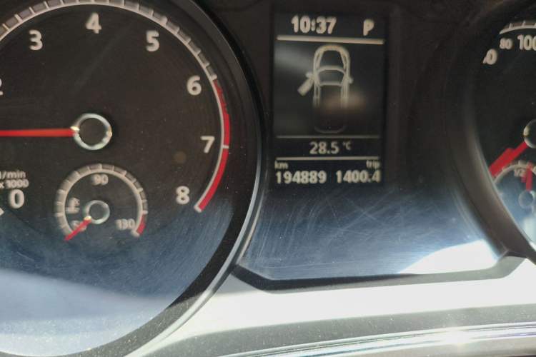 Used Volkswagen Passat 2016 330TSI DSG Luxury Edition Odometer Close Up