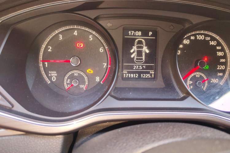 Used Volkswagen Passat 2016 330TSI DSG Luxury Edition Odometer Close Up