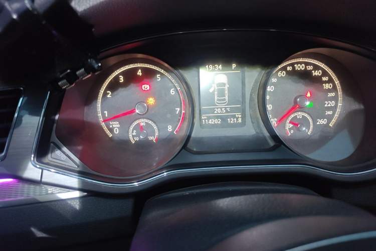 Used Volkswagen Passat 2016 330TSI DSG Luxury Edition Odometer Close Up
