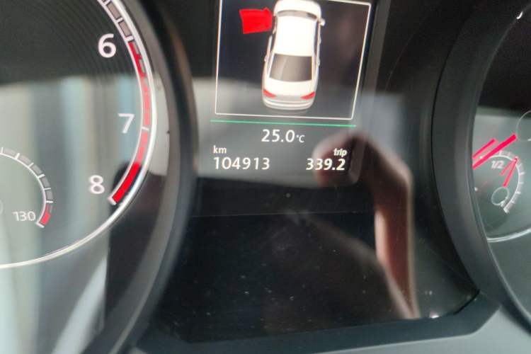 Used Volkswagen Passat 2016 330TSI DSG Prestige Edition Odometer Close Up