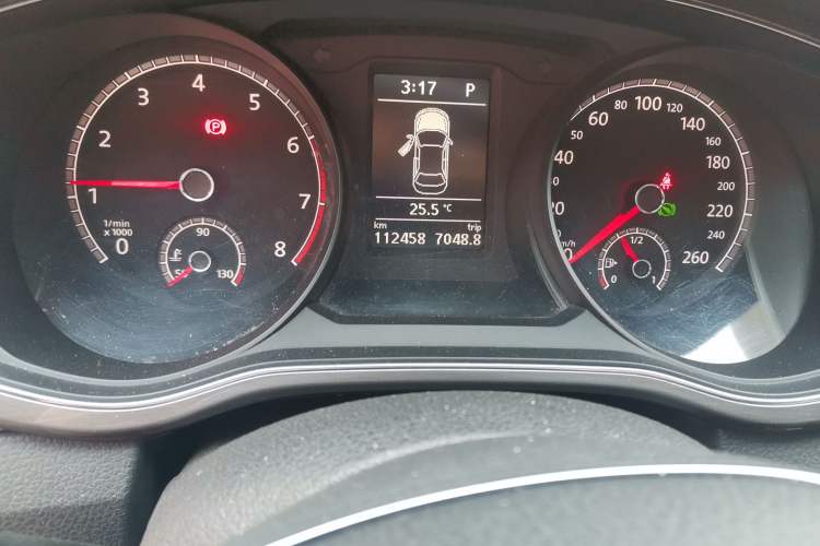 Used Volkswagen Passat 2016 330TSI DSG Luxury Edition Odometer Close Up