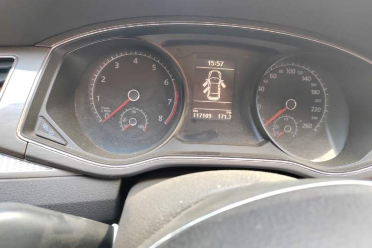 Used Volkswagen Passat 2016 330TSI DSG Luxury Edition Odometer Close Up