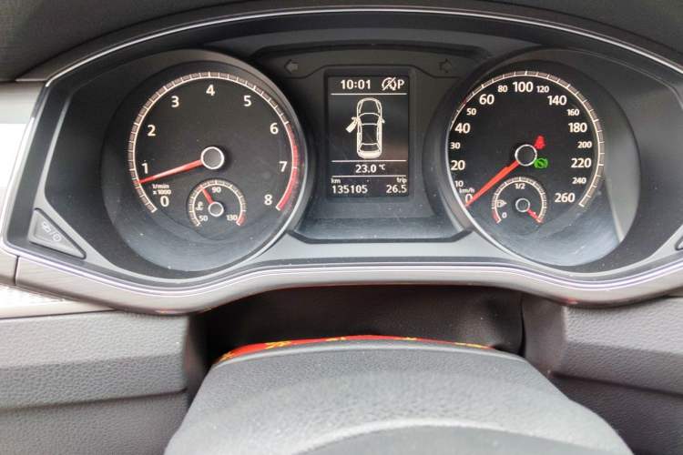 Used Volkswagen Passat 2016 330TSI DSG Luxury Edition Odometer Close Up