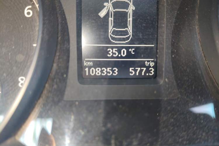 Used Volkswagen Passat 2016 330TSI DSG Luxury Edition Odometer Close Up