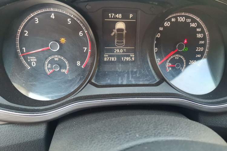 Used Volkswagen Passat 2016 330TSI DSG Luxury Edition Odometer Close Up