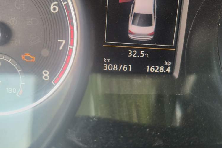 Used Volkswagen Passat 2016 380TSI DSG Ultimate Edition Odometer Close Up