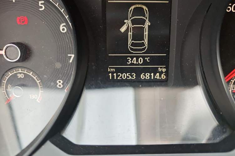 Used Volkswagen Passat 2016 330TSI DSG Luxury Edition Odometer Close Up