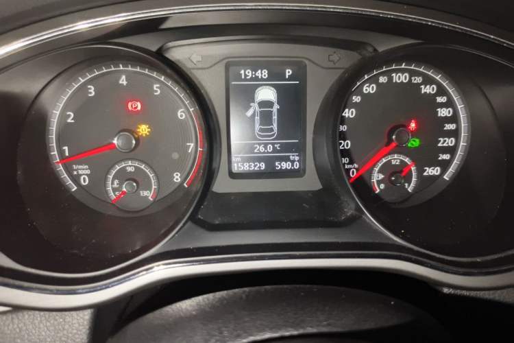 Used Volkswagen Passat 2016 330TSI DSG Luxury Edition Odometer Close Up