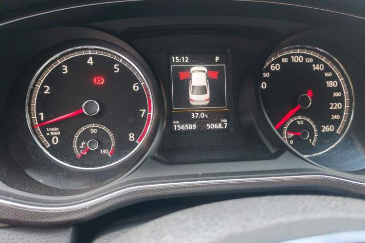 Used Volkswagen Passat 2016 330TSI DSG Prestige Edition Odometer Close Up