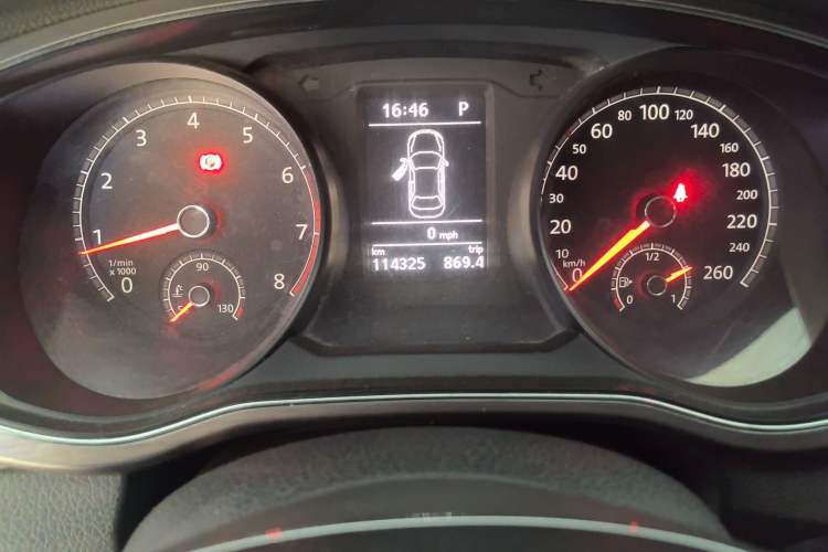Used Volkswagen Passat 2016 330TSI DSG Luxury Edition Odometer Close Up