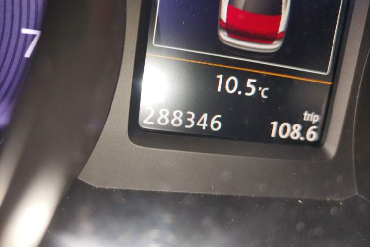 Used Volkswagen Passat 2016 330TSI DSG Prestige Edition Odometer Close Up