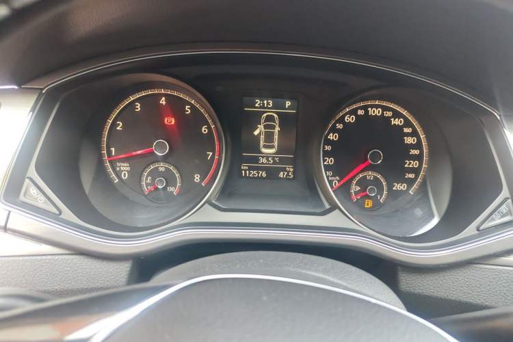 Used Volkswagen Passat 2016 330TSI DSG Luxury Edition Odometer Close Up