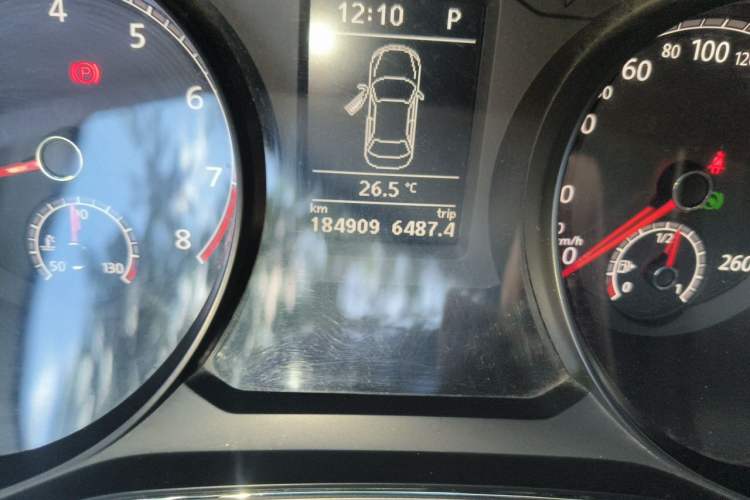 Used Volkswagen Passat 2016 330TSI DSG Luxury Edition Odometer Close Up
