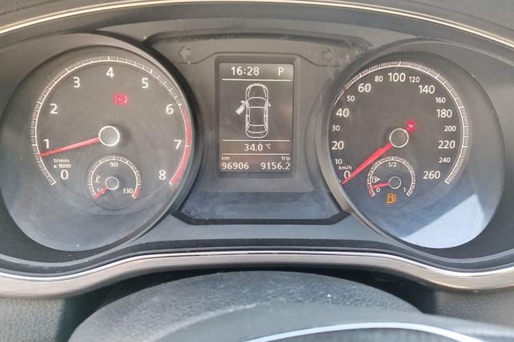 Used Volkswagen Passat 2016 280TSI DSG Prestige Edition Odometer Close Up