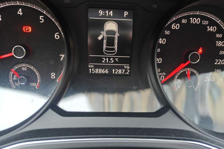 Used Volkswagen Passat 2016 330TSI DSG Luxury Edition Odometer Close Up