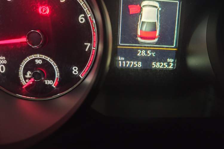 Used Volkswagen Passat 2016 380TSI DSG Ultimate Edition Odometer Close Up