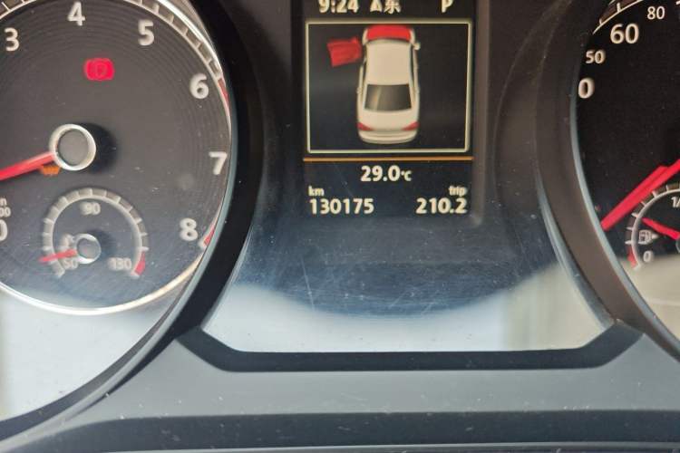 Used Volkswagen Passat 2016 330TSI DSG Prestige Edition Odometer Close Up