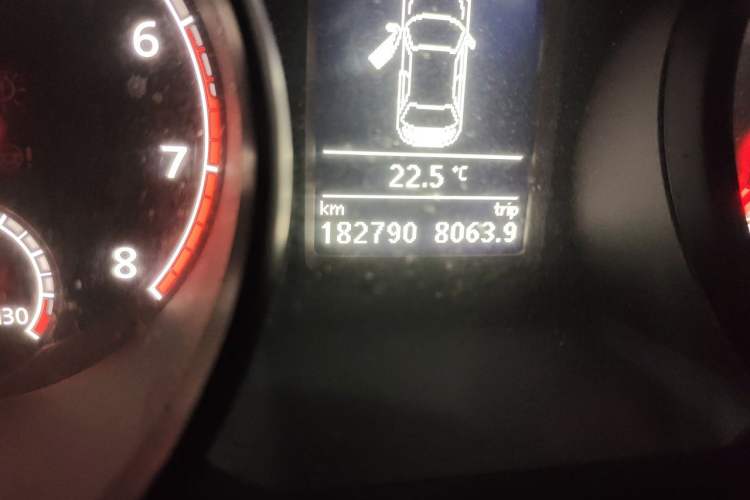 Used Volkswagen Passat 2016 330TSI DSG Luxury Edition Odometer Close Up