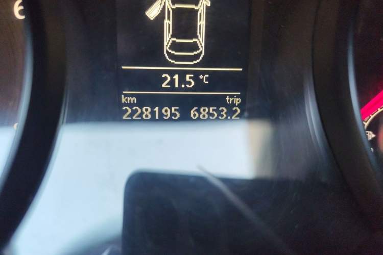 Used Volkswagen Passat 2016 330TSI DSG Luxury Edition Odometer Close Up
