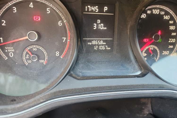 Used Volkswagen Passat 2016 330TSI DSG Luxury Edition Odometer Close Up