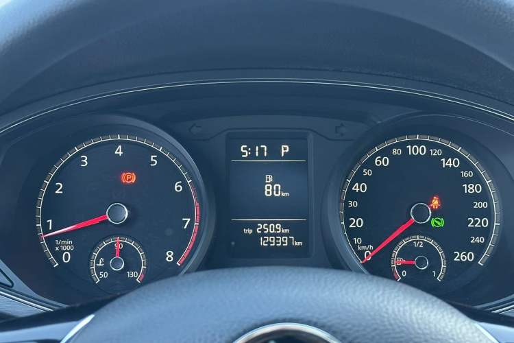 Used Volkswagen Passat 2016 1.8T Government Procurement Version (CEA Engine + 6AT) Odometer Close Up