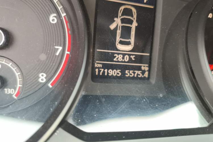Used Volkswagen Passat 2016 330TSI DSG Luxury Edition Odometer Close Up