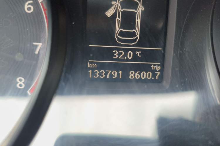 Used Volkswagen Passat 2016 330TSI DSG Luxury Edition Odometer Close Up