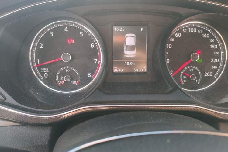 Used Volkswagen Passat 2016 330TSI DSG Prestige Edition Odometer Close Up