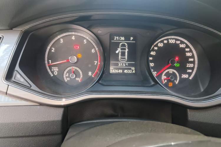 Used Volkswagen Passat 2016 330TSI DSG Luxury Edition Odometer Close Up