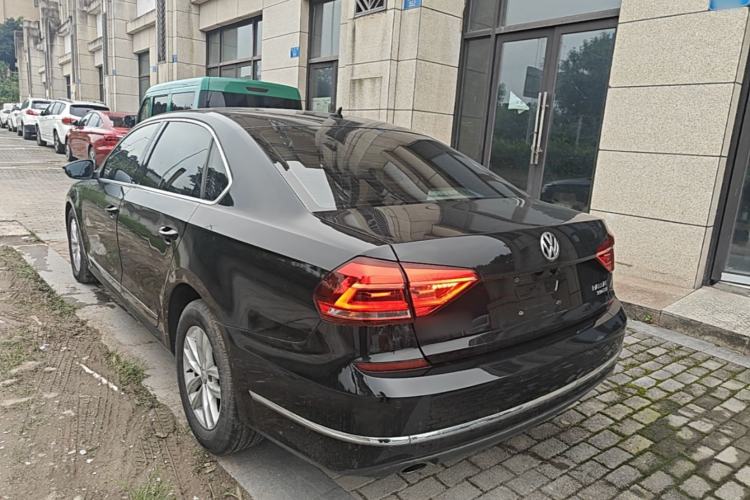 Used Volkswagen Passat 2016 330TSI DSG Luxury Edition Rear Left 45 Deg