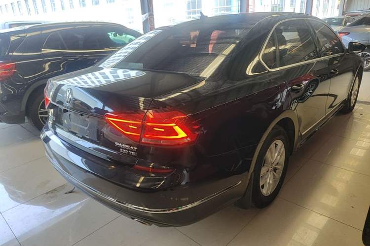 Used Volkswagen Passat 2016 330TSI DSG Luxury Edition Rear Right 45 Deg