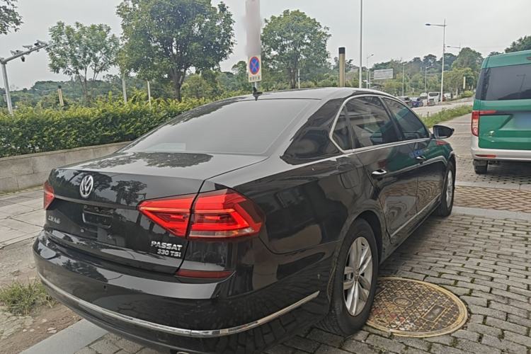 Used Volkswagen Passat 2016 330TSI DSG Luxury Edition Rear Right 45 Deg