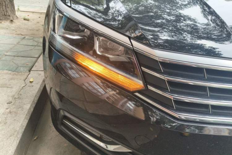 Used Volkswagen Passat 2016 330TSI DSG Luxury Edition Right Front Headlight