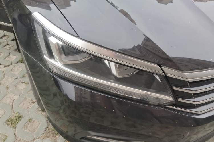 Used Volkswagen Passat 2016 330TSI DSG Luxury Edition Right Front Headlight