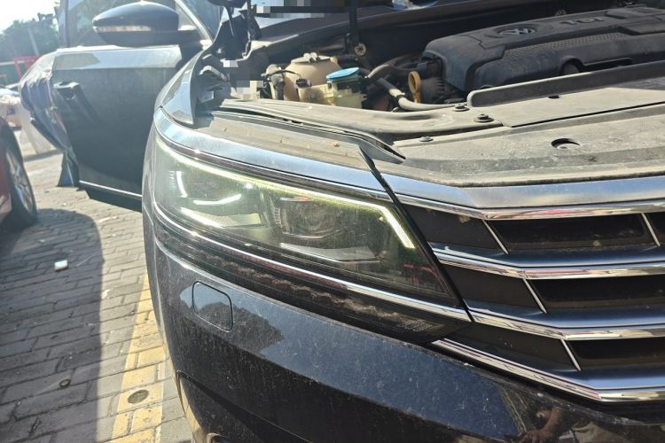 Used Volkswagen Passat 2016 380TSI DSG Ultimate Edition Right Front Headlight