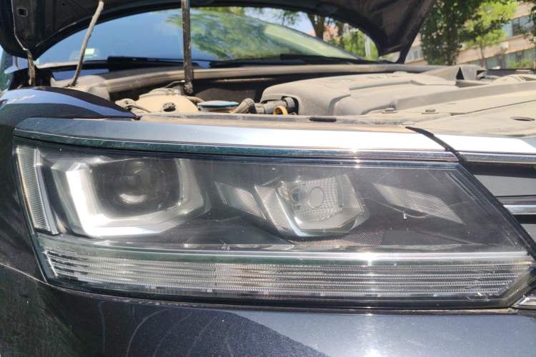 Used Volkswagen Passat 2016 330TSI DSG Luxury Edition Right Front Headlight