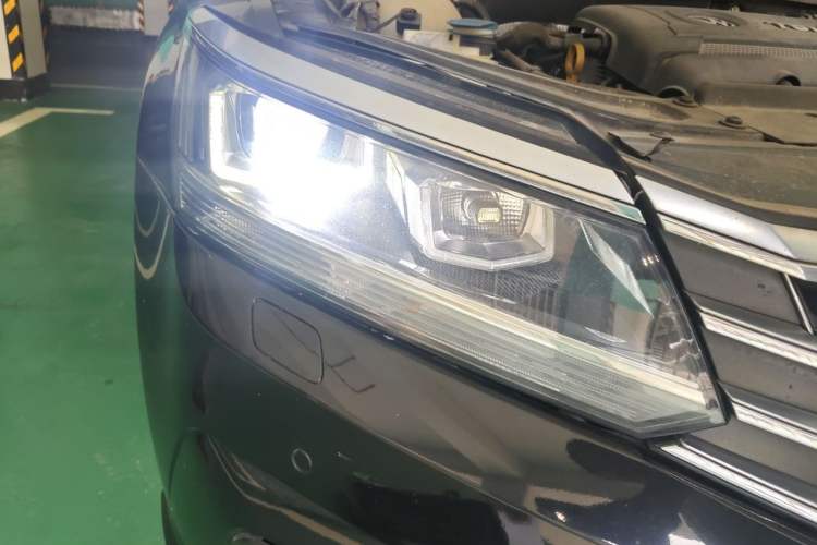Used Volkswagen Passat 2016 330TSI DSG Prestige Edition Right Front Headlight