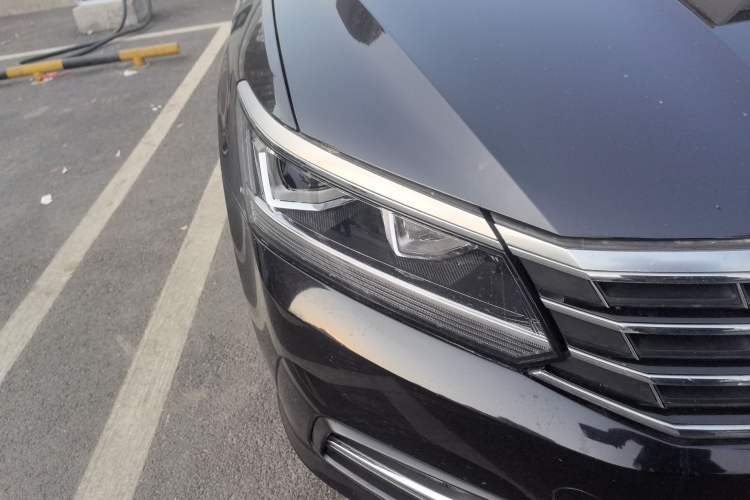 Used Volkswagen Passat 2016 330TSI DSG Luxury Edition Right Front Headlight
