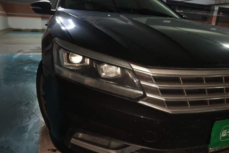Used Volkswagen Passat 2016 330TSI DSG Luxury Edition Right Front Headlight